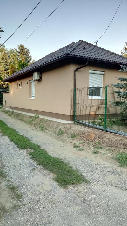 Golden Apartman Orosháza Exterior photo