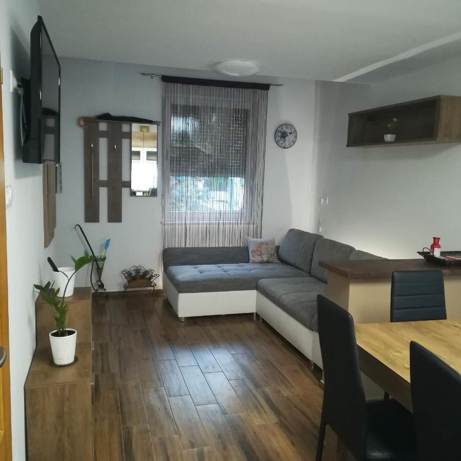 Golden Apartman Orosháza Exterior photo
